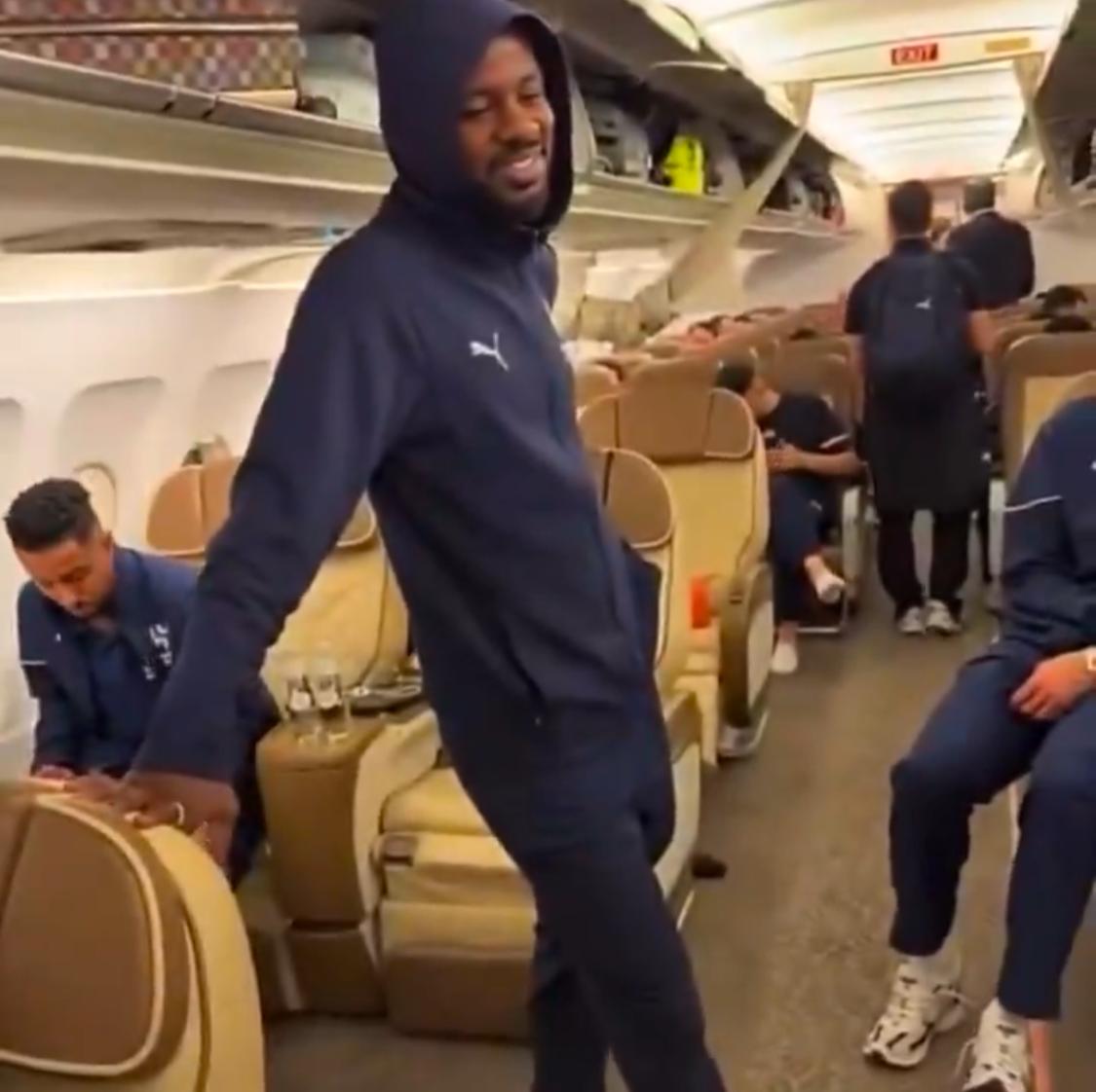 متعب الحربي لـ تمبكتي : تبي أيبادك ما راح تاخذه إلا بالرياض .. فيديو