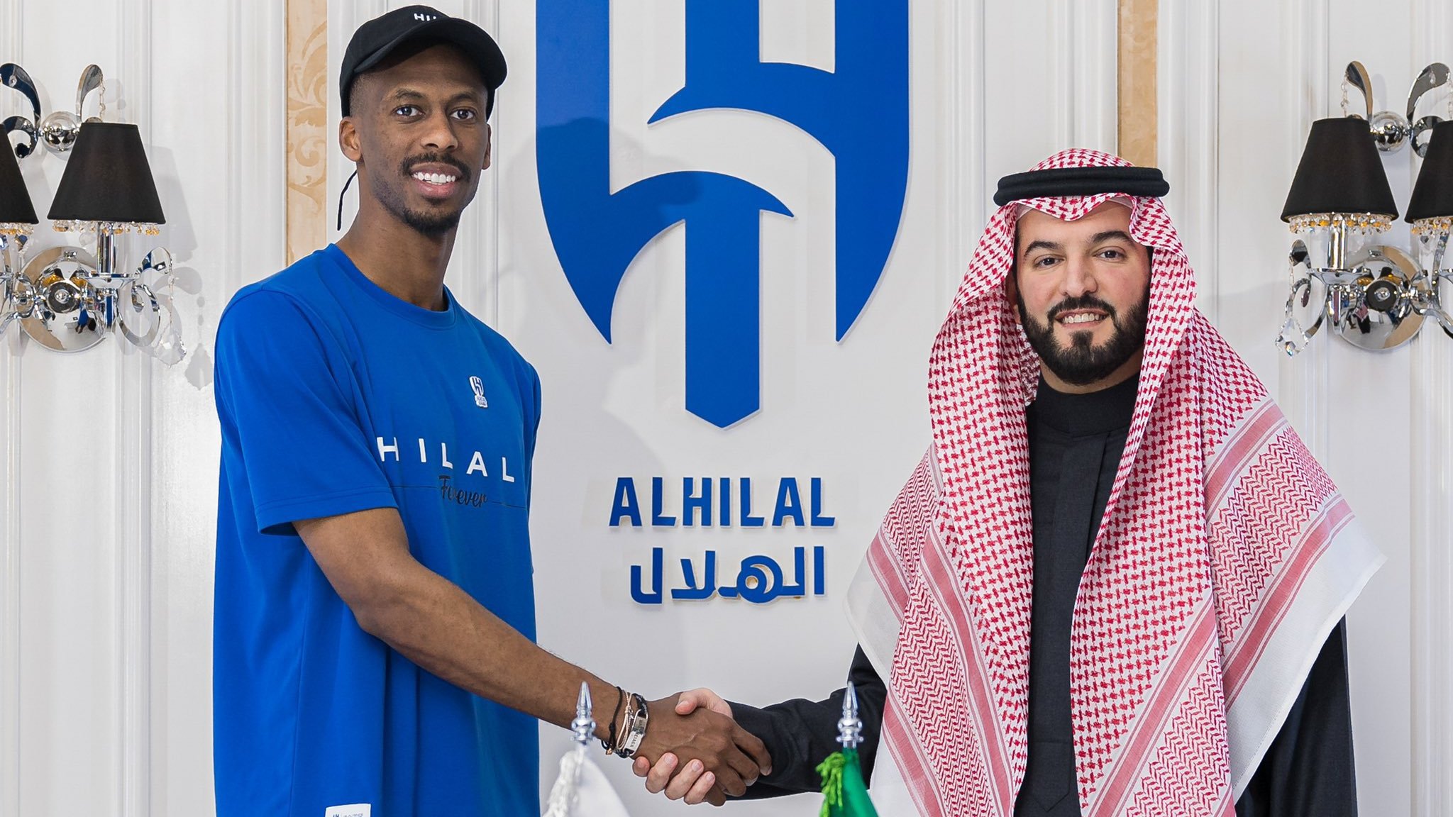 الهلال يعلن رسميًا تجديد عقد محمد كنو