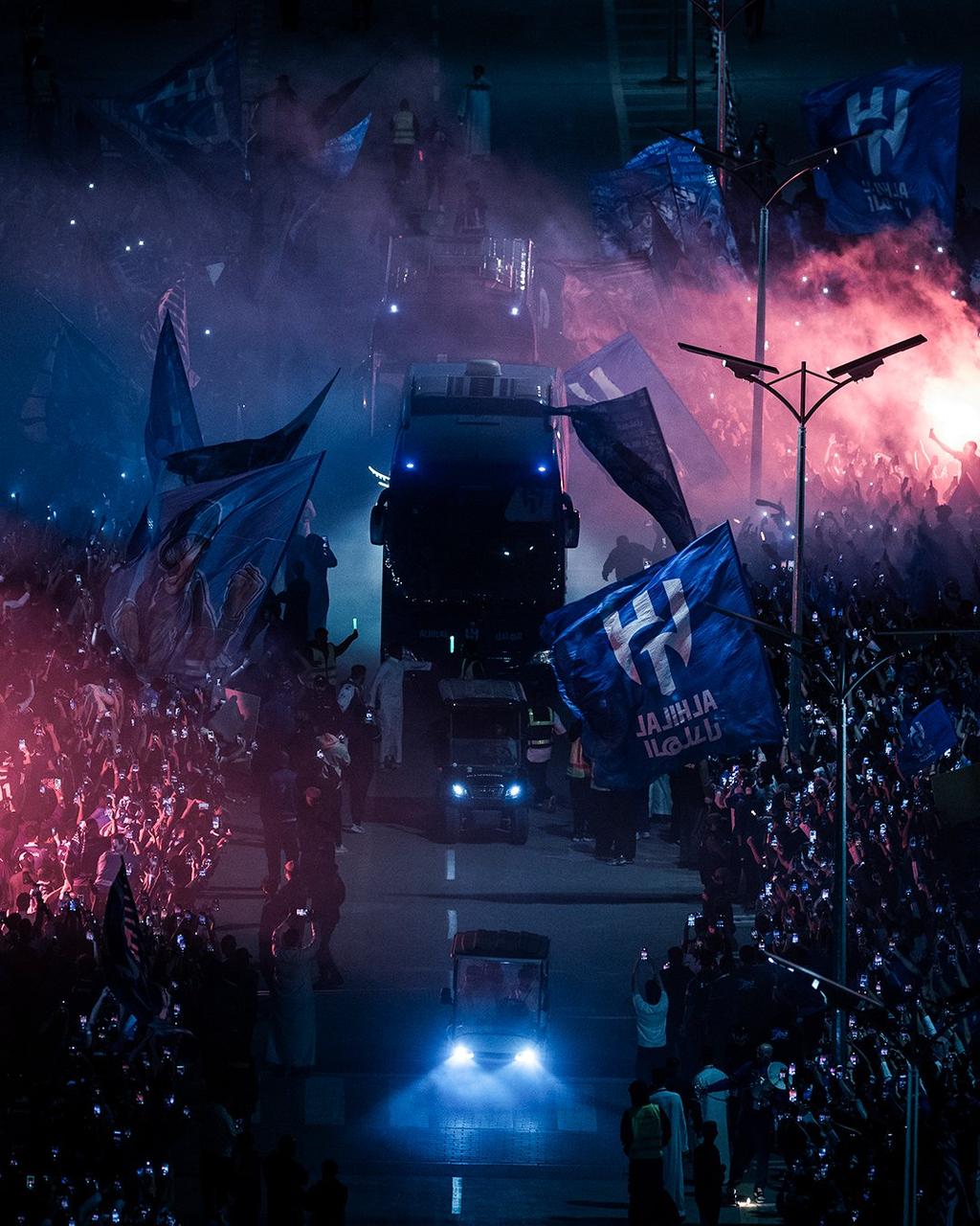 الصحف العالمية تتغنى باسم الهلال: الزعيم يعذب باختاكور.. صور