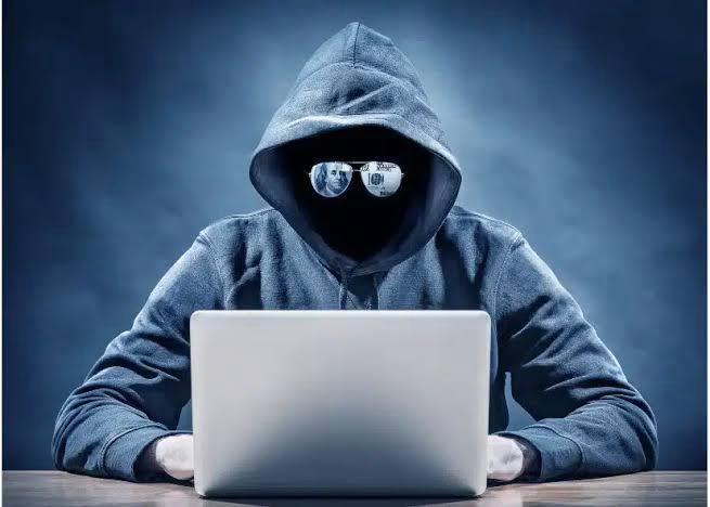  ضبط 3 شبكات احتيال إلكترونية في مصر