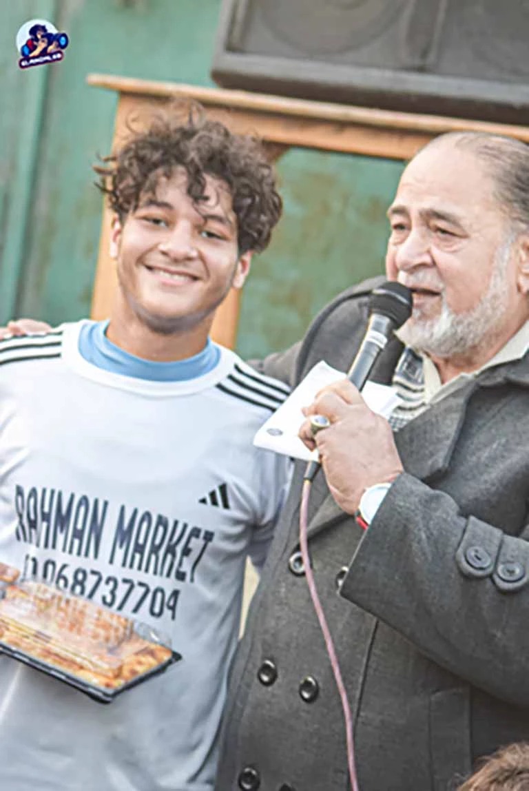 منح لاعب سكاتة أطفال كجائزة في دورة كرة قدم رمضانية.. صور