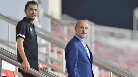 رئيس الاتحاد العراقي ينهار باكيا بعد التعادل القاتل أمام الكويت .. فيديو