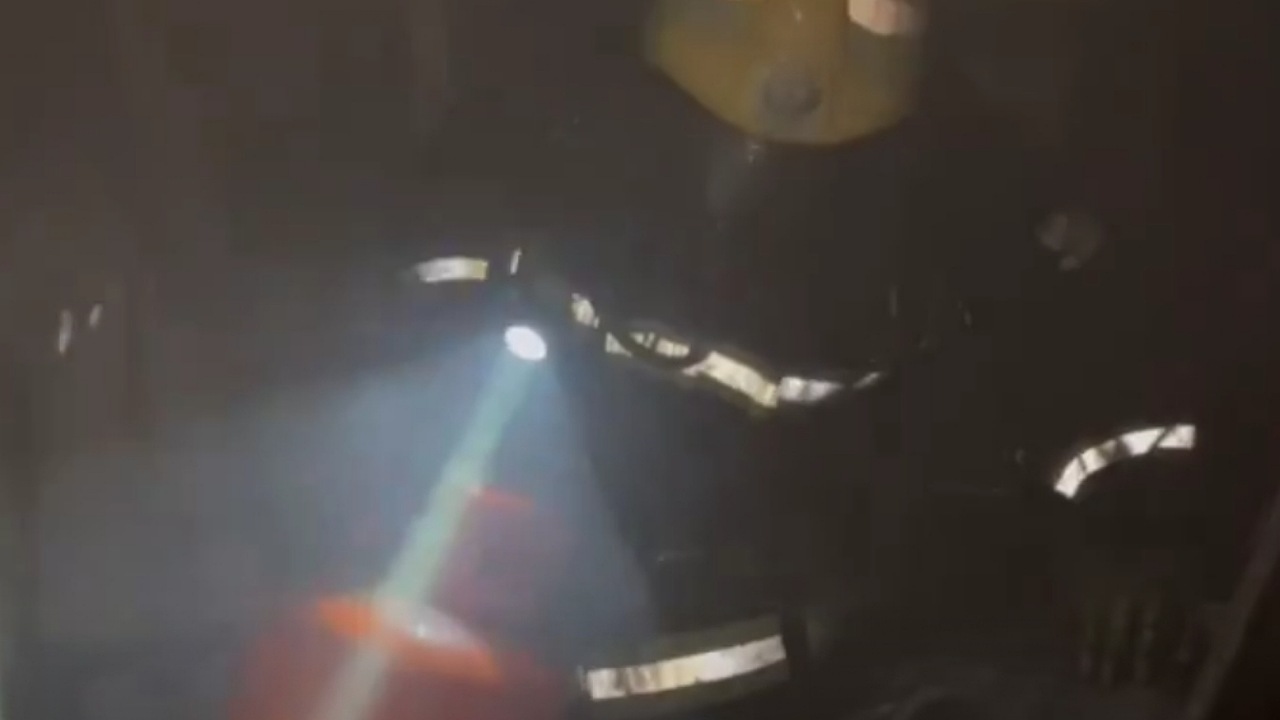 مدني الدمام يخمد حريقا في منزل دون إصابات ..فيديو