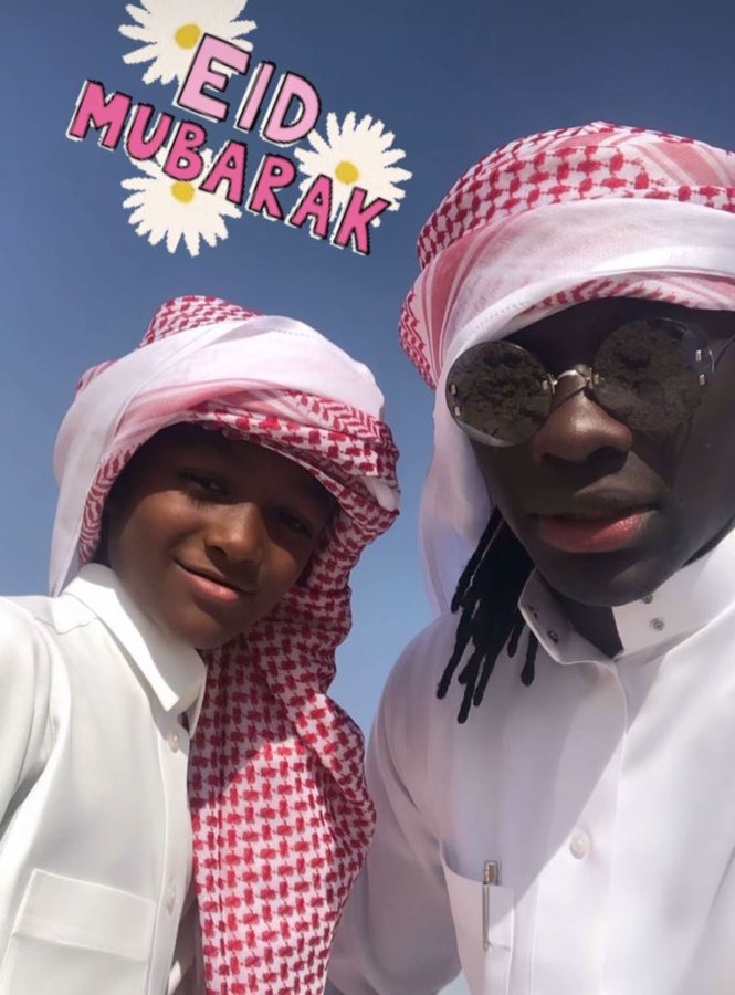 غوميز يرتدي الزي الوطني ويحتفل بالعيد