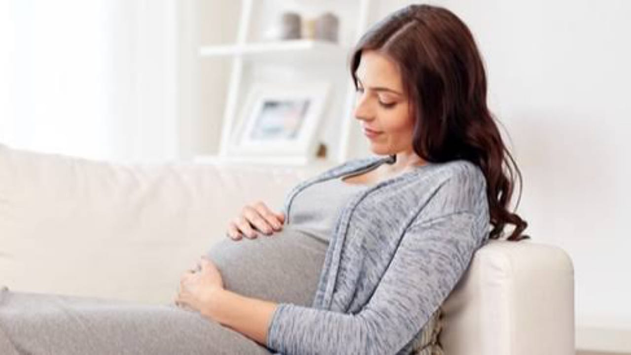 استشارية: انخفاض حركة الجنين أثناء الصيام طبيعي وهذه أفضل طرق المراقبة