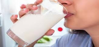 8 فوائد لتناول كوب من اللبن الدافئ في السحور قبل الصيام