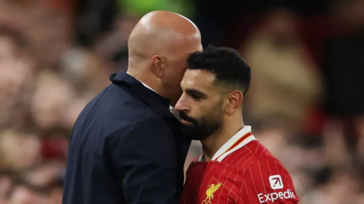 سلوت يفاجئ جماهير ليفربول بطلب غير متوقع