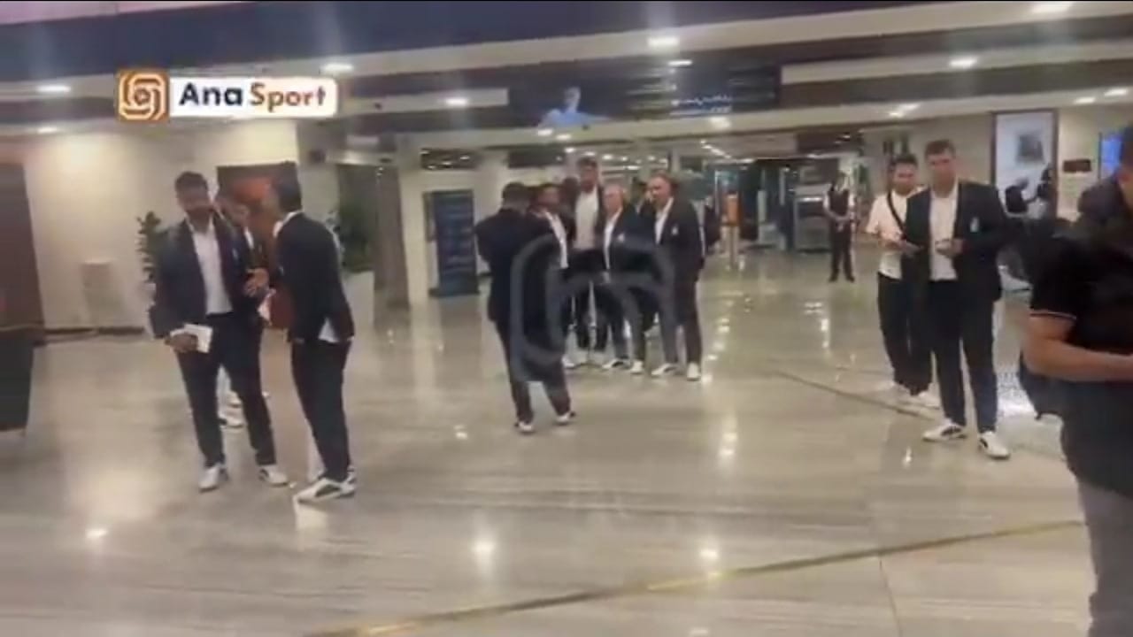 بعثة الاستقلال تصل الرياض استعدادا لمواجهة النصر .. فيديو