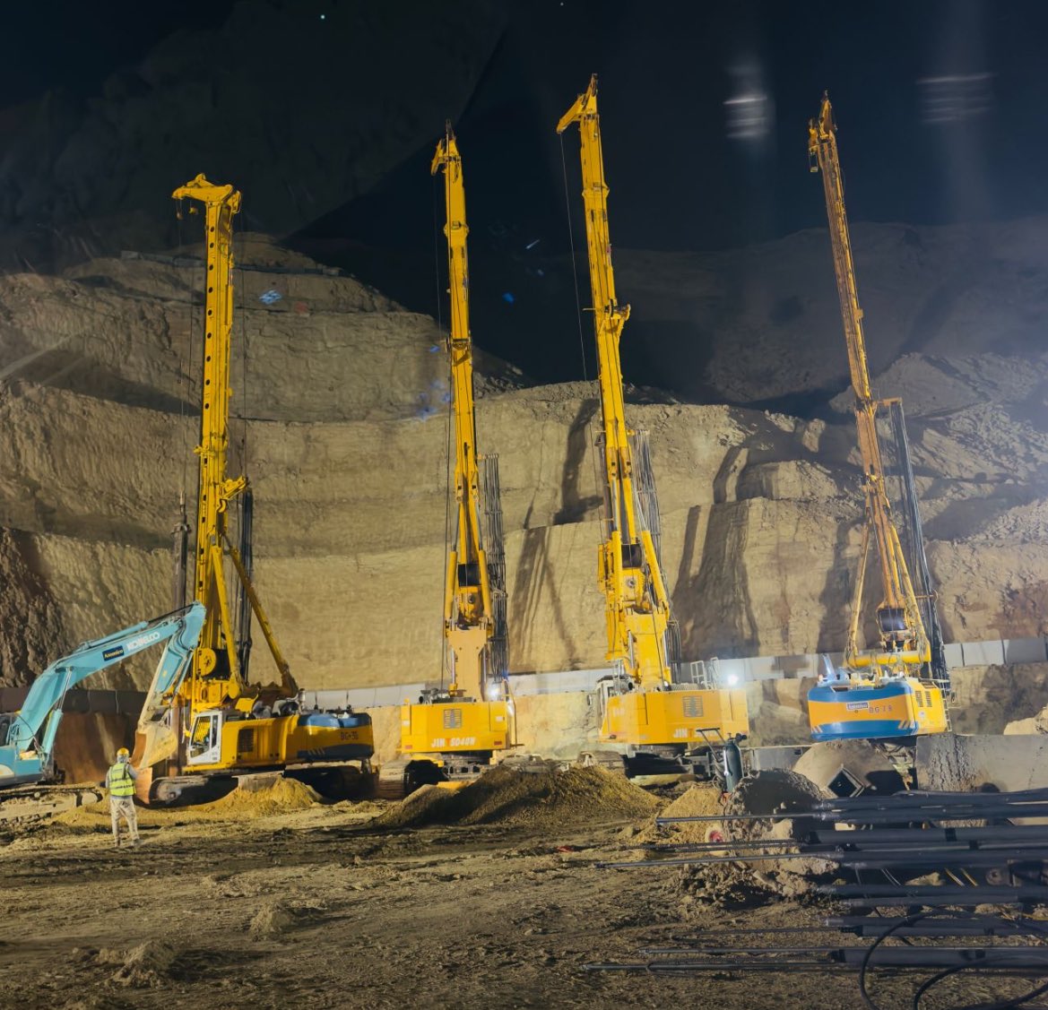 مشروع تطوير الجسر المعلق في الرياض يسابق الزمن