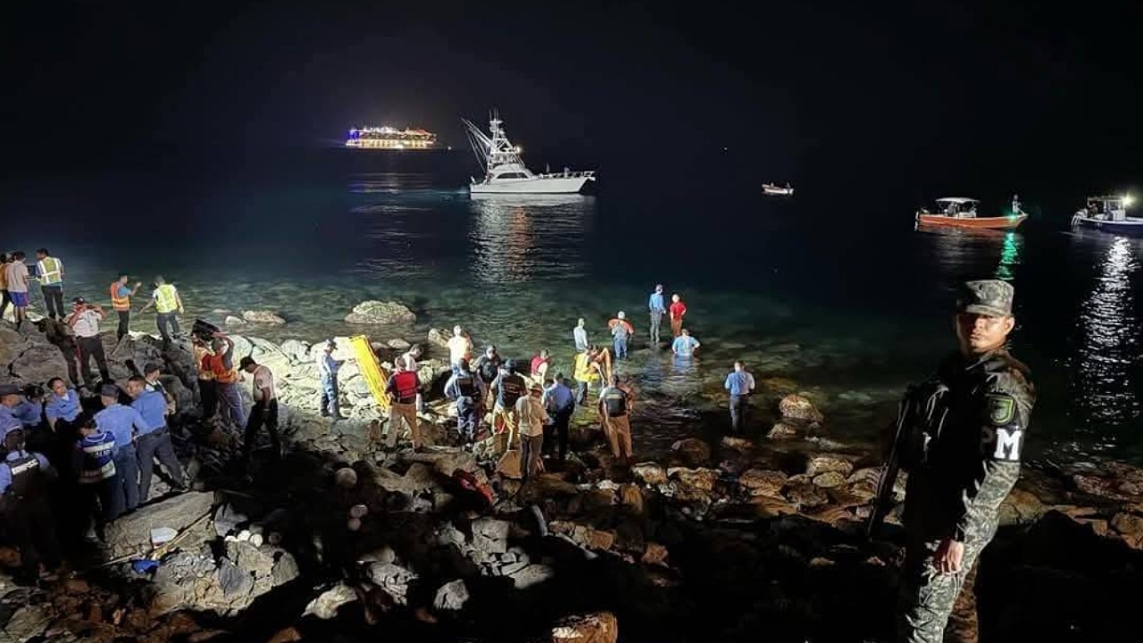 على متنها موسيقي شهير.. 12 قتيل في تحطم طائرة فوق الكاريبي