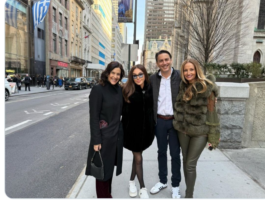 ظهور مثير لـ إليسا مع الموفد الأمريكي السابق