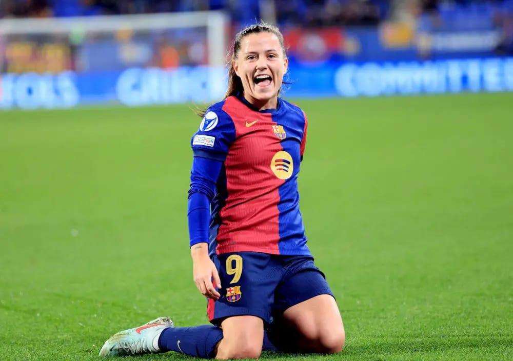 نجمة برشلونة تسجل هدفا عالميا على طريقة ميسي .. فيديو