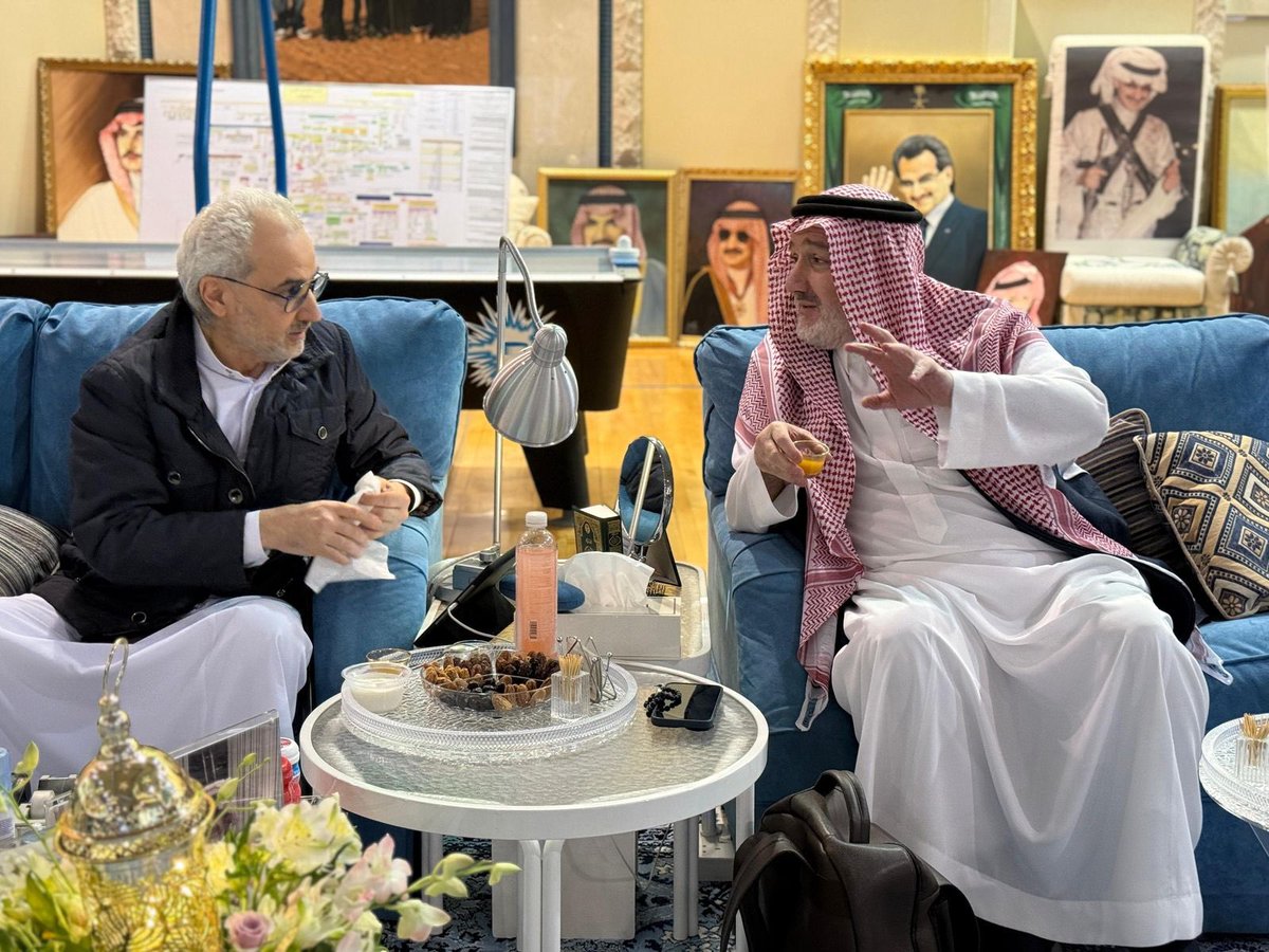 الأمير خالد بن طلال يزور أخيه الأمير الوليد خلال الشهر الفضيل.. فيديو وصور