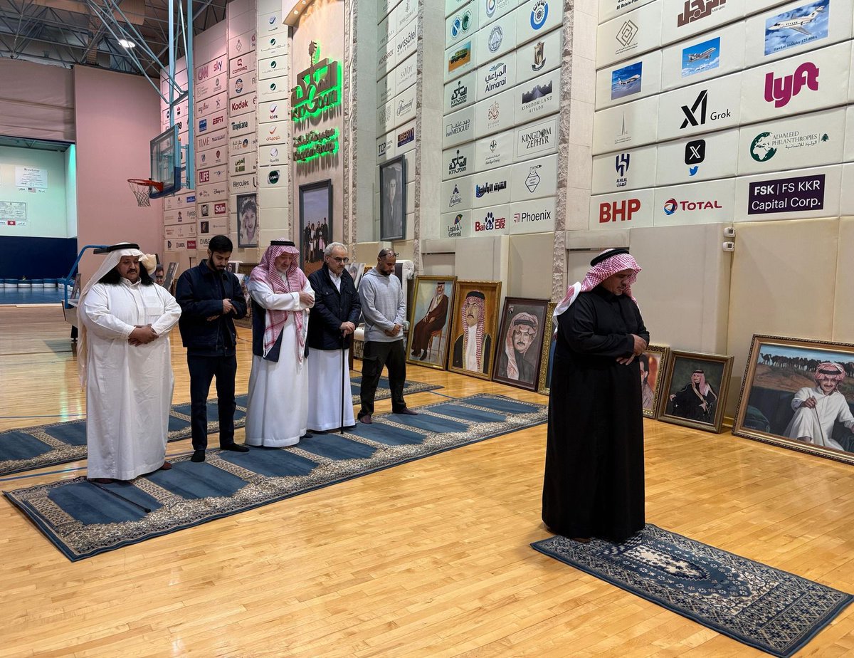 الأمير خالد بن طلال يزور أخيه الأمير الوليد خلال الشهر الفضيل.. فيديو وصور