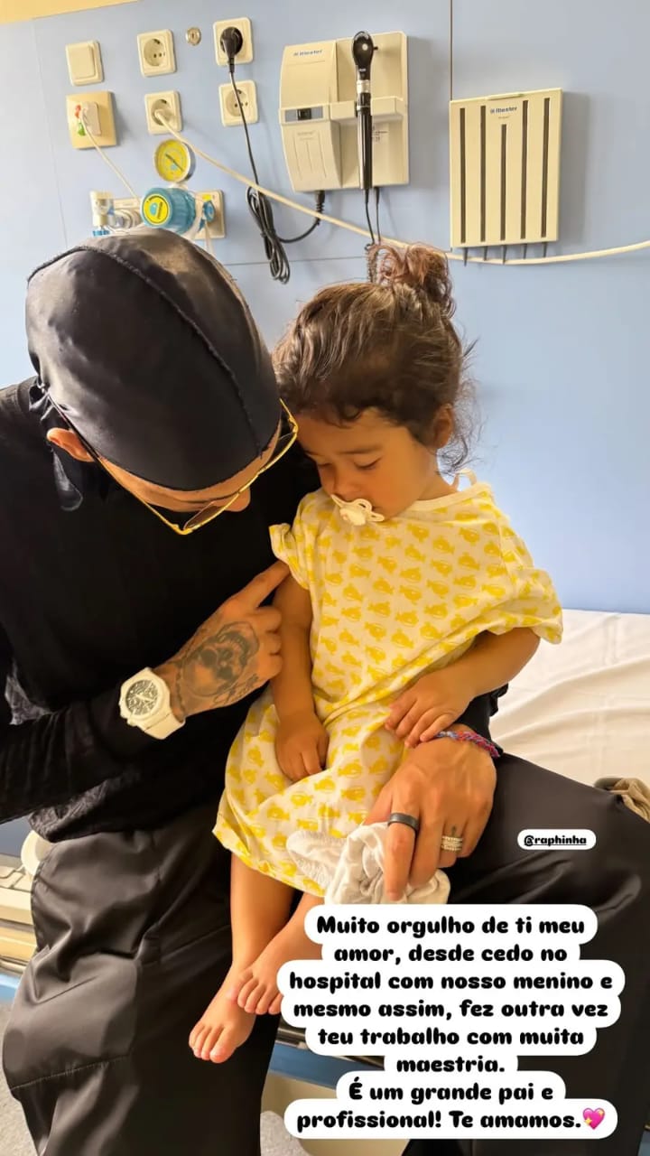 زوجة رافينيا توجه رسالة مؤثرة بعد فوز برشلونة