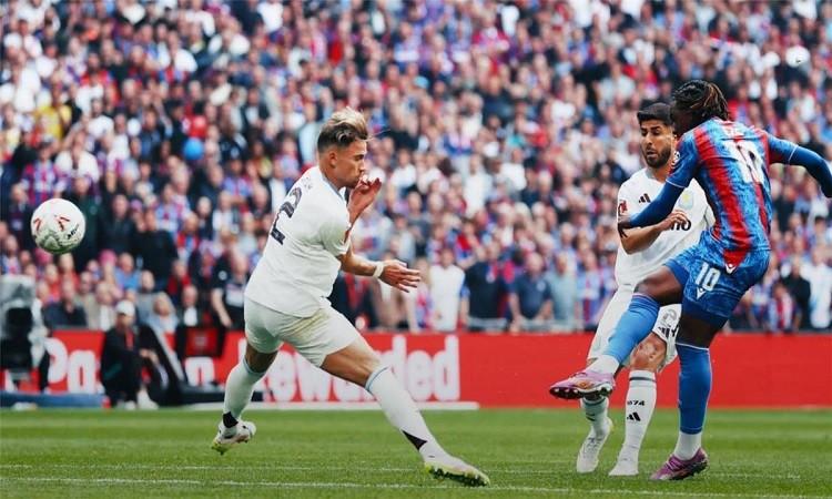 كريستال بالاس يعبر أستون فيلا ويبلغ نهائي كأس الاتحاد