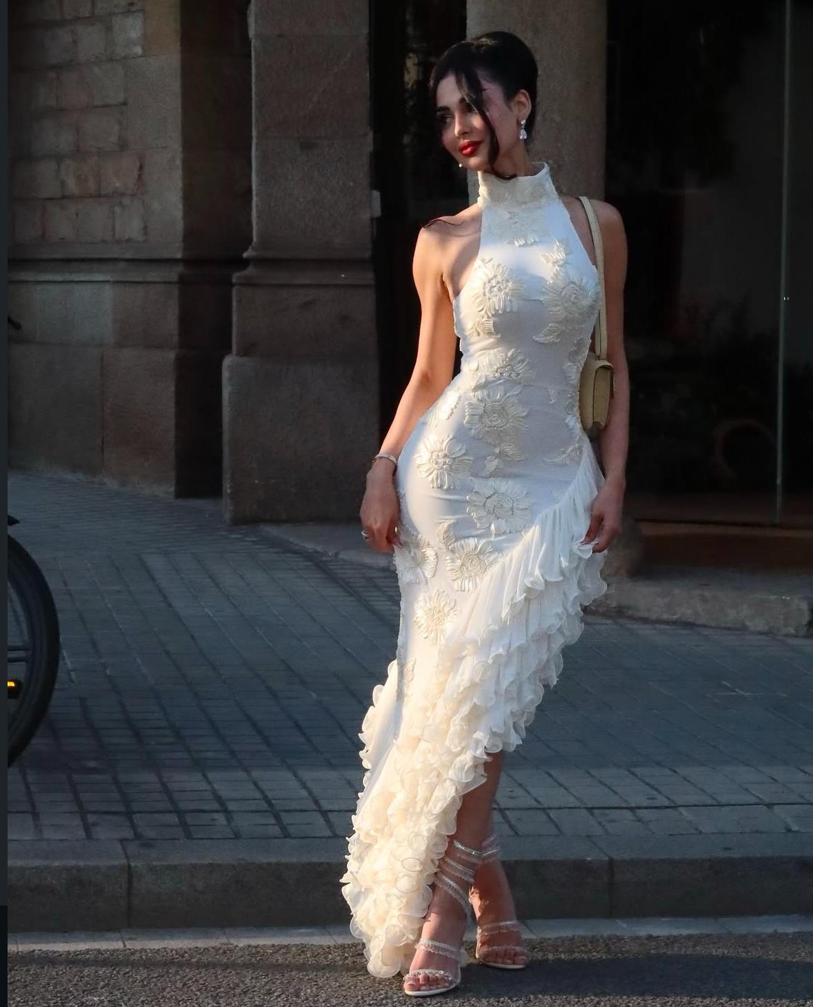 زينب العلوان تبدو كحمامة سلام في ظهورها الأخير.. صور