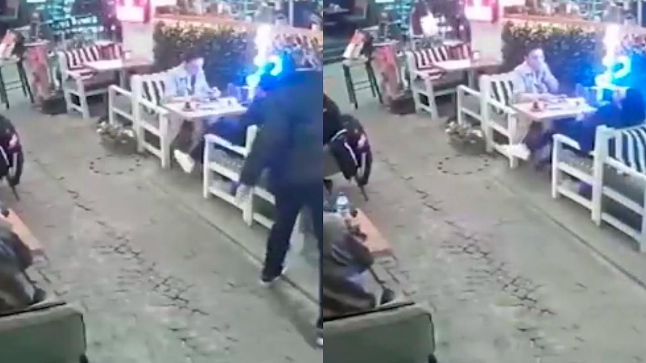 امرأة تقتل رجل بالرصاص خلال جلوسه مع زوجته.. فيديو