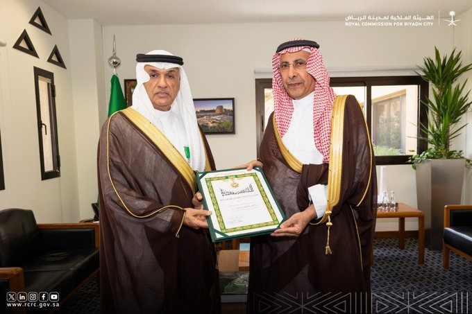 منح الفوزان والشايع وسام الملك عبدالعزيز من الدرجة الرابعة