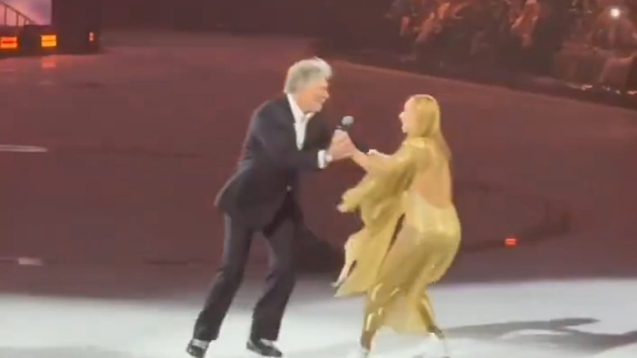 متحدث الكرملين يفاجئ زوجته في يوم ميلادها ويراقصها على الجليد.. فيديو