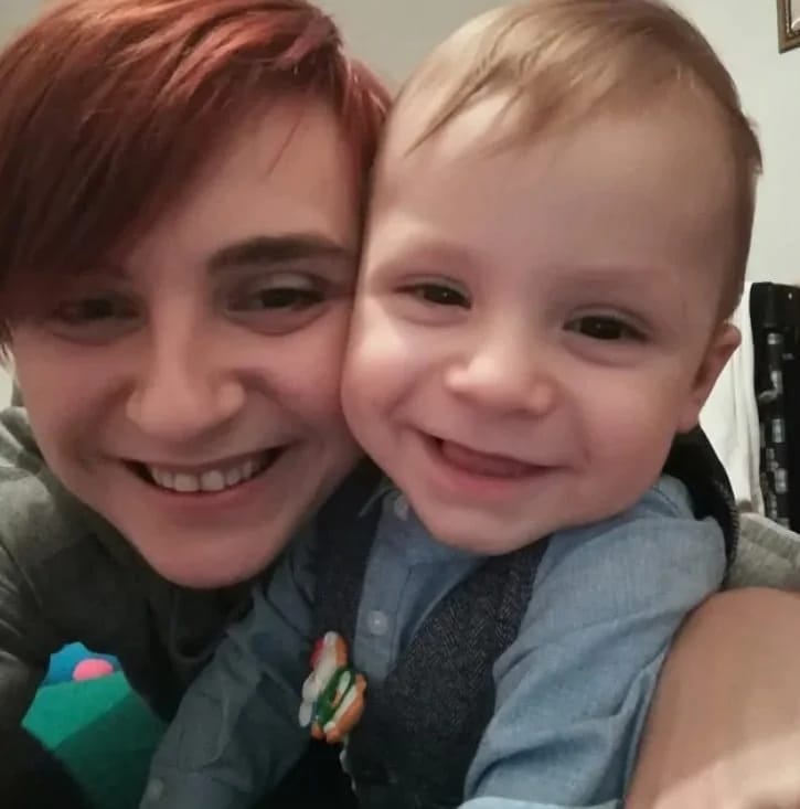 أم تتخلص من طفلها المصاب بالسرطان بمنشار .. صور