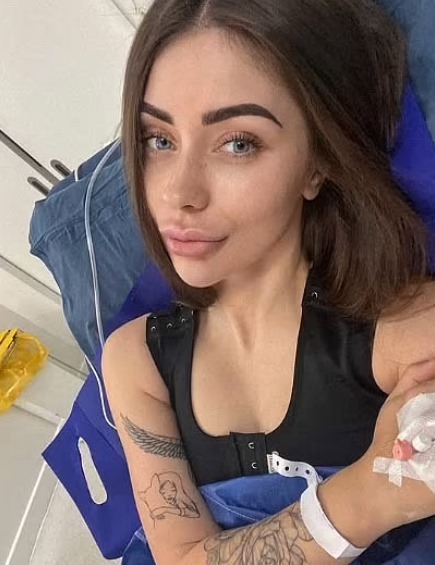 مؤثرة بريطانية تطالب بتعويض 1.7 مليون جنيه إسترليني بعد عمليات تجميل فاشلة