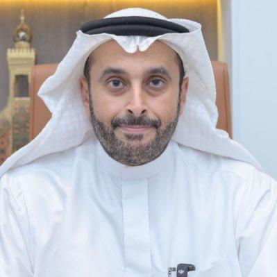 الجامع ينصح الشباب: لا تجلس على كنبة منزلك وتتصفح هاتفك بالساعات