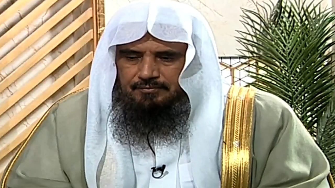 هل تسقط العدة عن المرأة في النفاس إذا توفي زوجها؟ الشيخ الخثلان يوضح .. فيديو