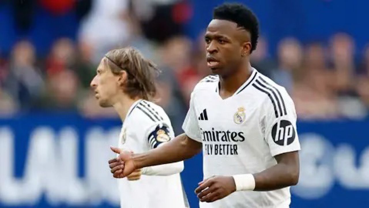 جماهير برشلونة تهاجم فينيسيوس