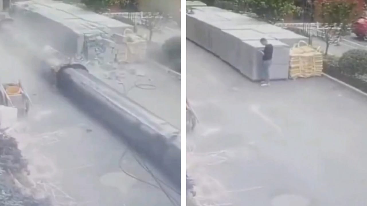 شاب ينجو بأعجوبة من الموت بعد سقوط رافعة ضخمة عليه .. فيديو