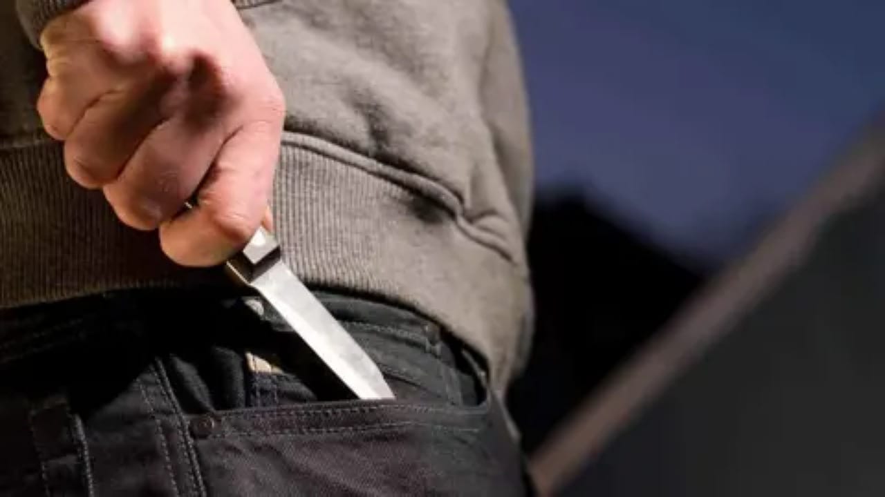 زوج يذبح زوجته ويهرب إلى وجهة مجهولة