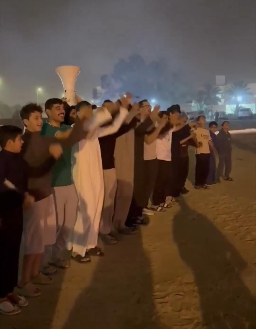 أهالي سكاكا يشعلون العدوة ابتهاجا بعيد الفطر وإحياء لموروثهم القديم.. فيديو