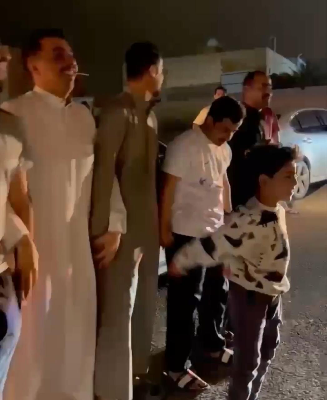 أهالي سكاكا يشعلون العدوة ابتهاجا بعيد الفطر وإحياء لموروثهم القديم.. فيديو