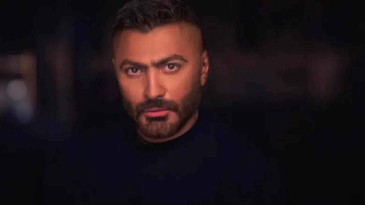 تامر حسني يوضح حقيقة حادث المؤتمر الطبي: كنت مدعو ضمن أحد الفقرات .. صور