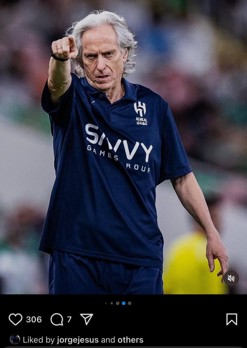 مصور برازيلي يستعيد ذكريات جيسوس في المملكة والأخير يتفاعل.. صورة