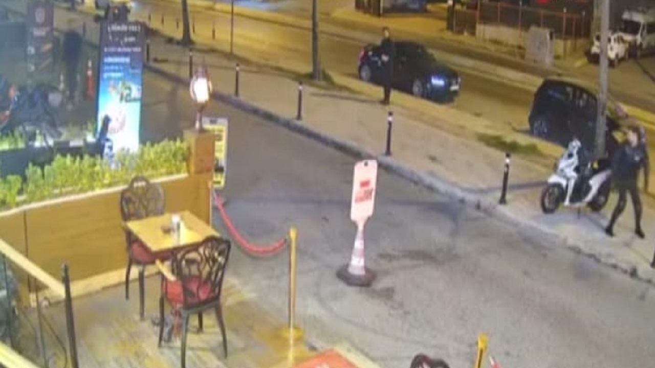 رصاص يقتحم مطعم ويتسبب في مقتل شخص وإصابة آخرين.. فيديو