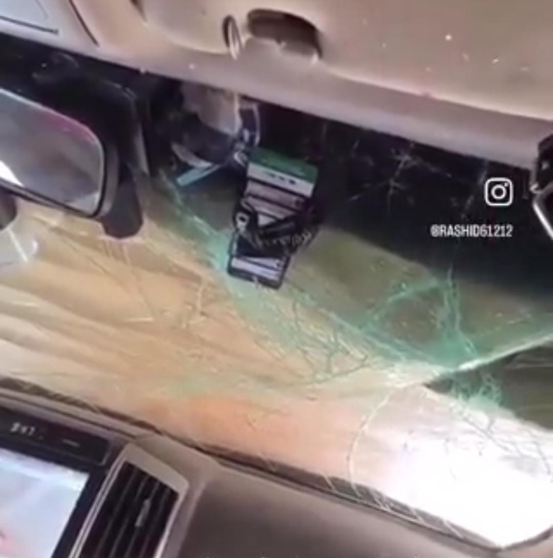 لحظات مرعبة لانقلاب سيارة أثناء نزهة في البر .. فيديو