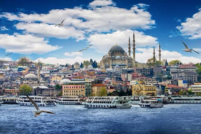 مسن يقتل زوجته وابنته ثم ينتحر