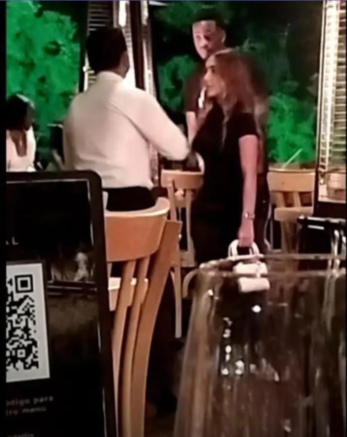 دوران يثير الجدل في أول ظهور مع صديقته الجديدة .. صور