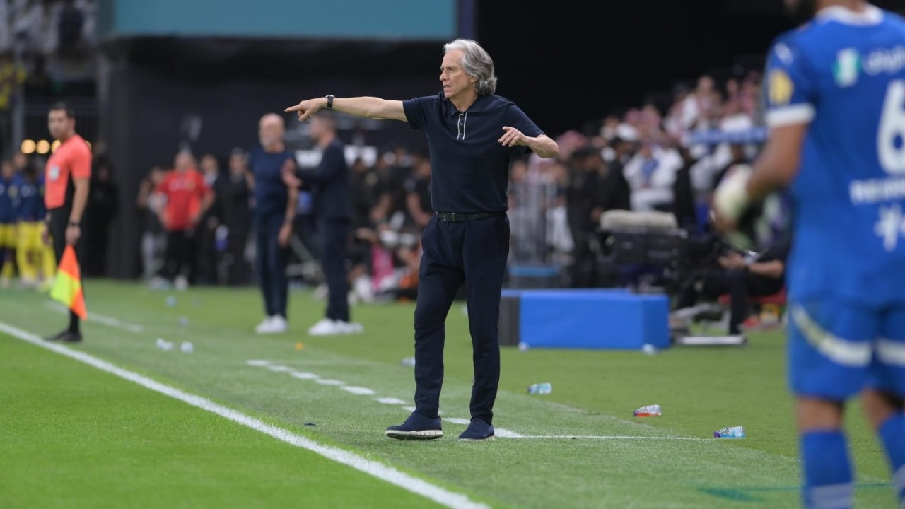 جيسوس يعاتب لاعبيه في مباراة النصر .. فيديو