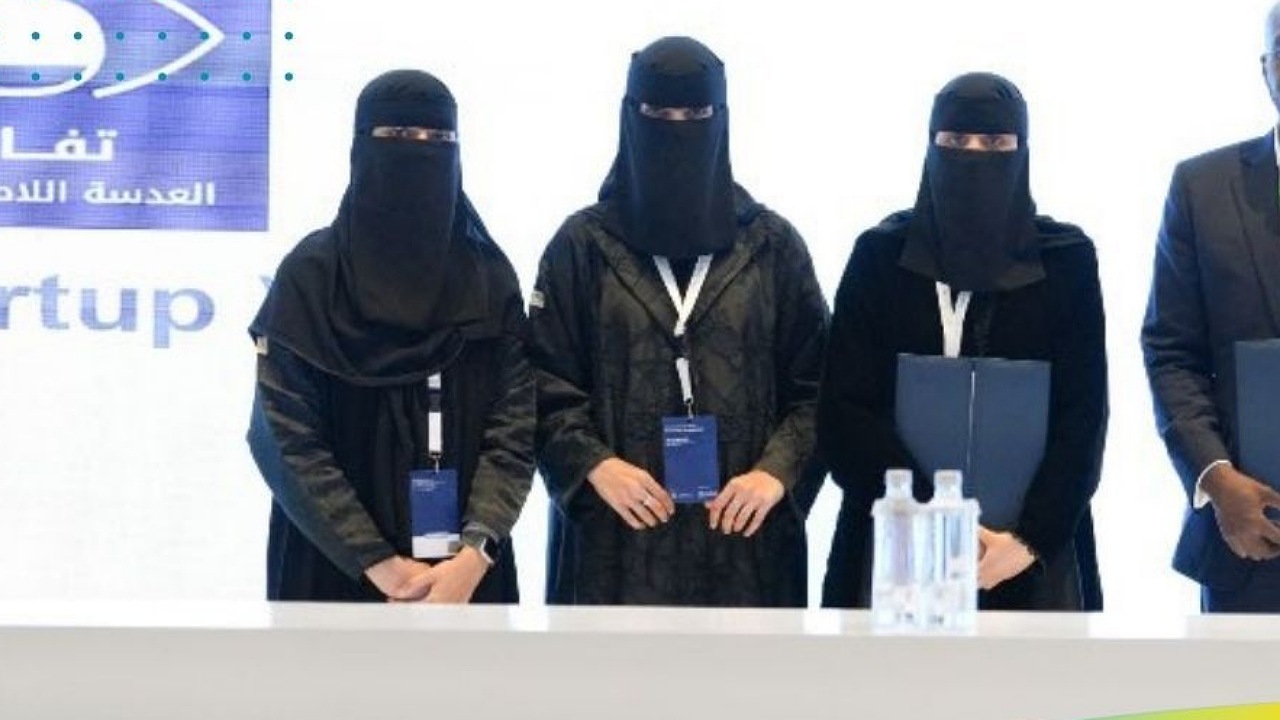 ابتكار سعودي .. عدسة لاصقة لقياس السكر من دموع العين