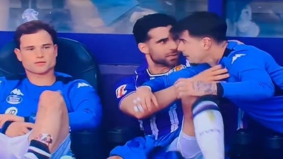 بلد الوليد يقرر معاقبة لاعبين تشاجرا على دكة البدلاء