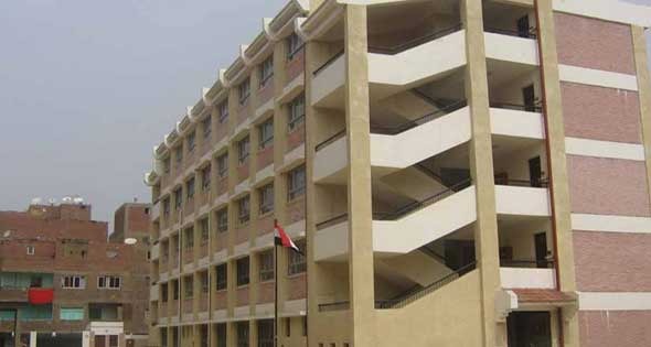 معلمة تتعدى على مدير مدرسة وتصفعه على وجهه