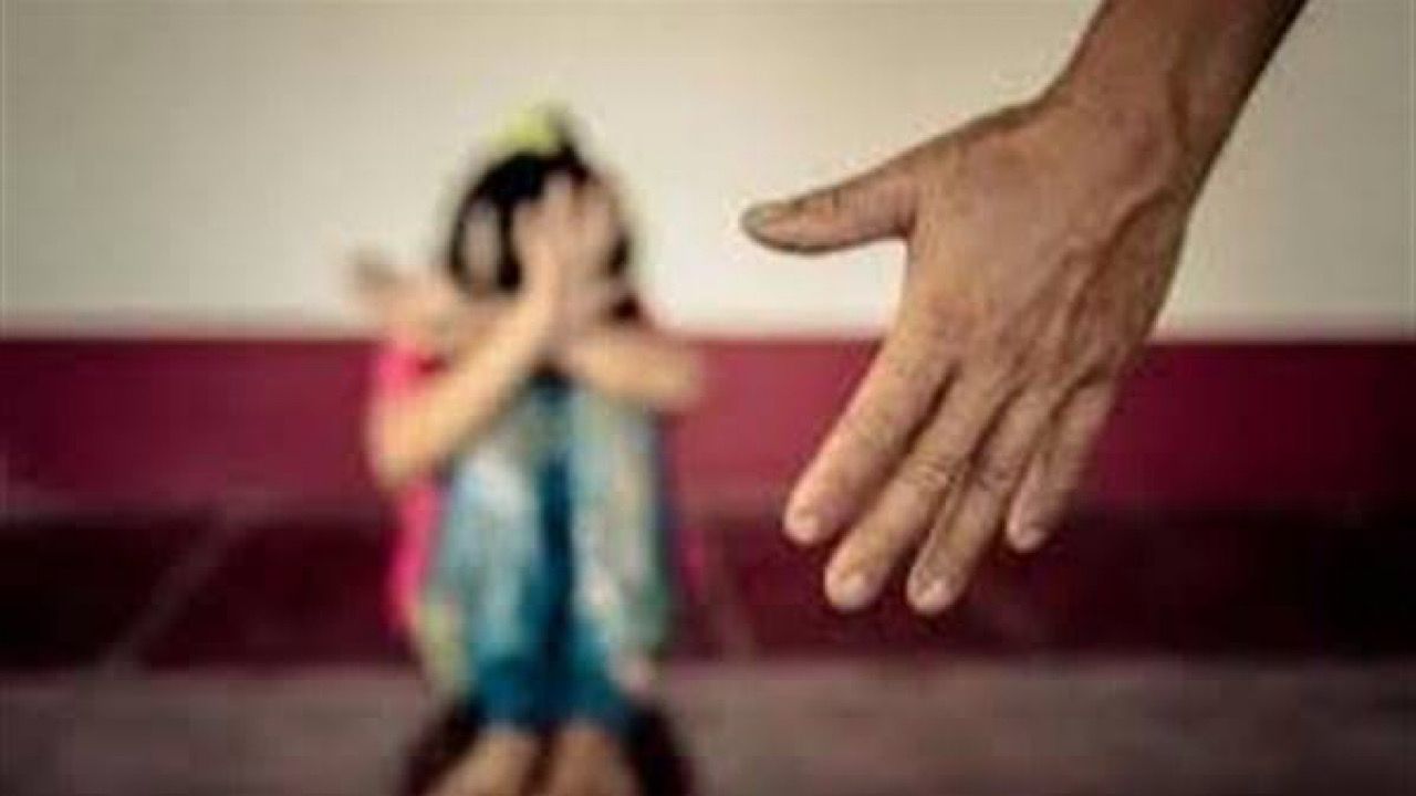 القبض على والدين قاما بتعذيب ابنتهما حتى الموت