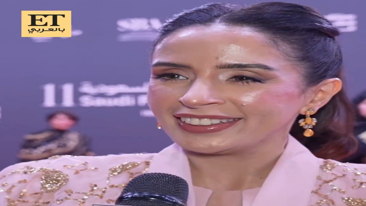 عائشة كاي: أنا مرتاحة مع خالد صقر لأنه لو خبصت هو بيرقعها.. فيديو