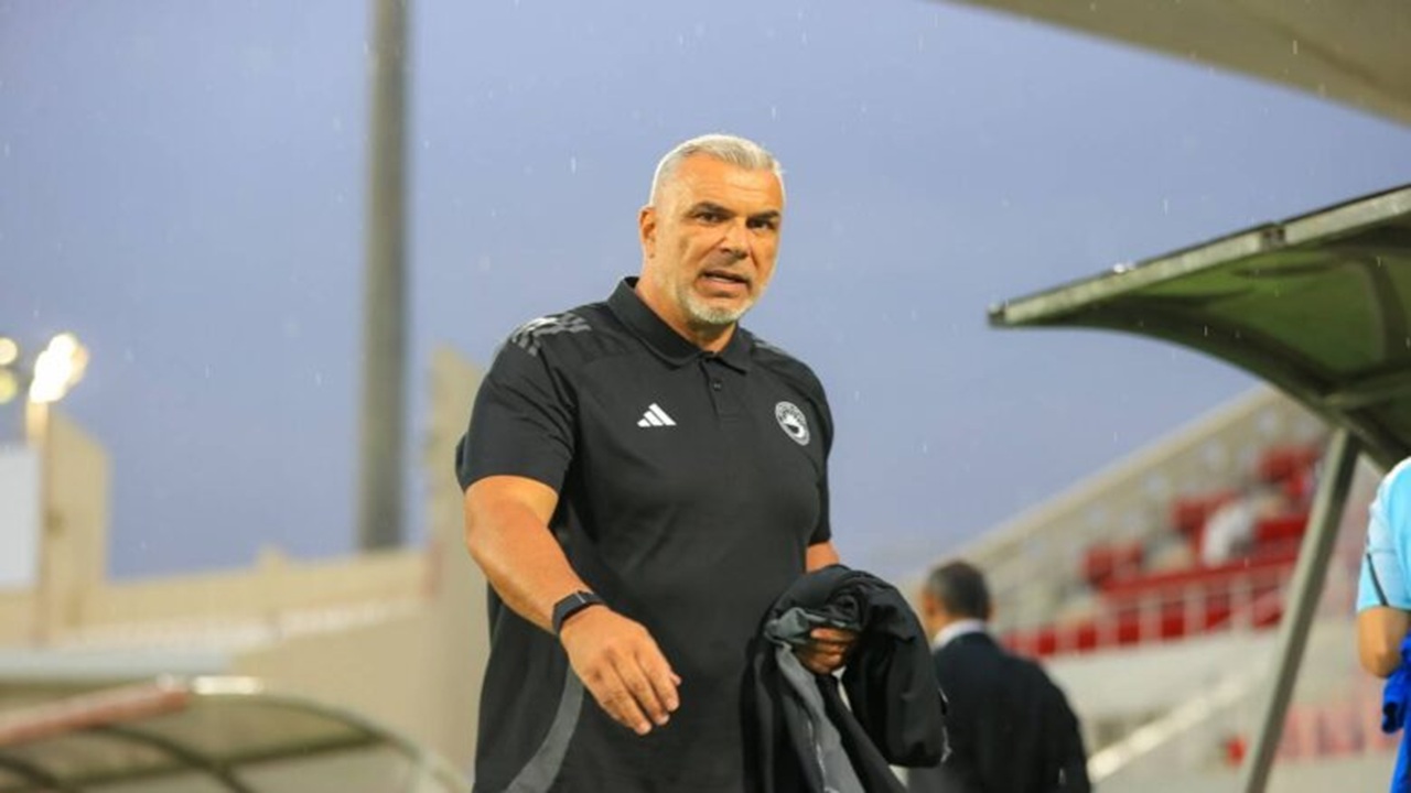 الاتحاد الإماراتي يعيّن كوزمين أولاريو مدربًا للمنتخب الوطني لمدة عامين