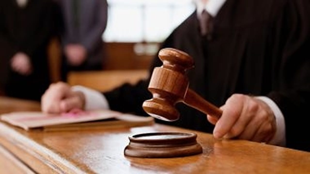 حبس كويتي وابنه سنتين لاعتدائهما على عسكريين في مشاجرة