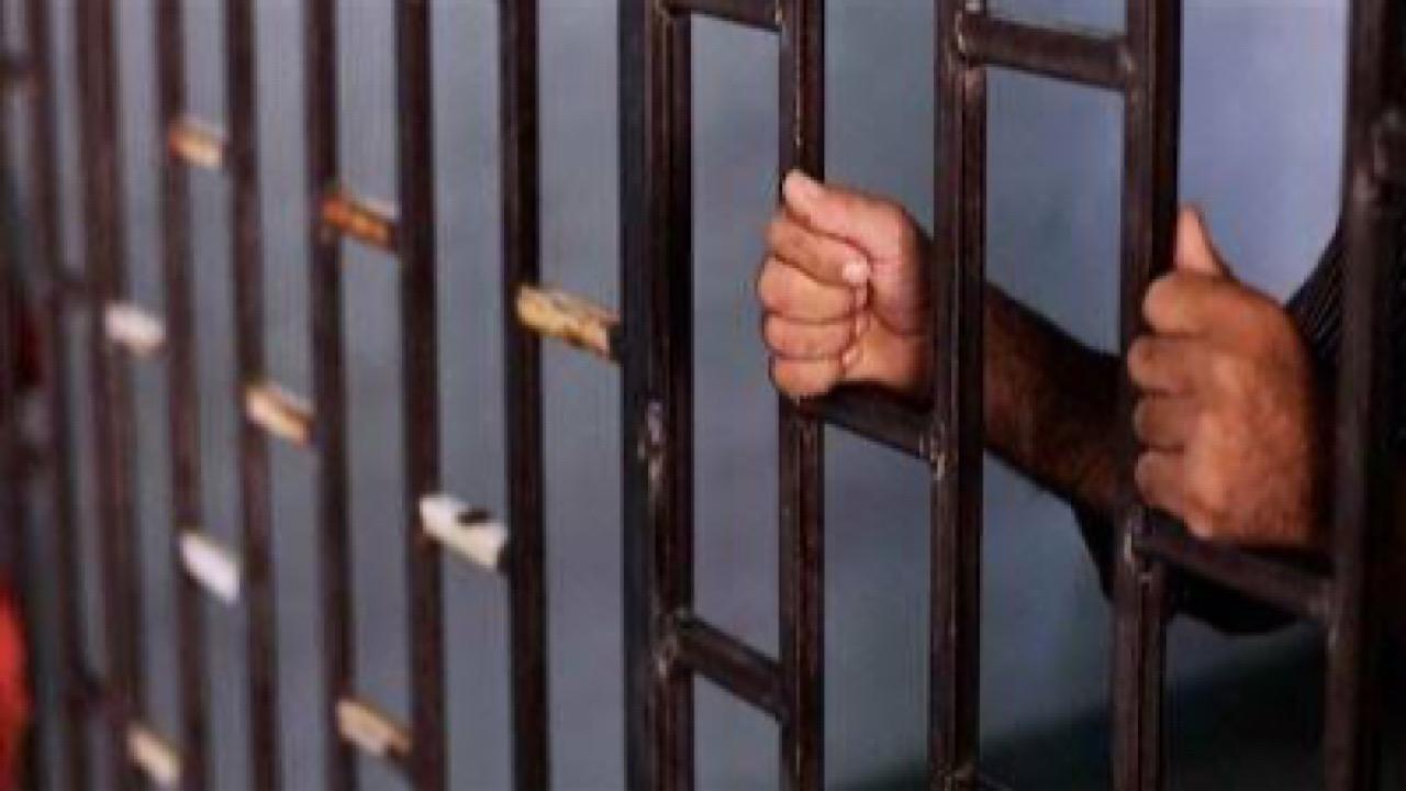حلاق يقتل طفلة بسبب لعبها أمام المحل.. فيديو
