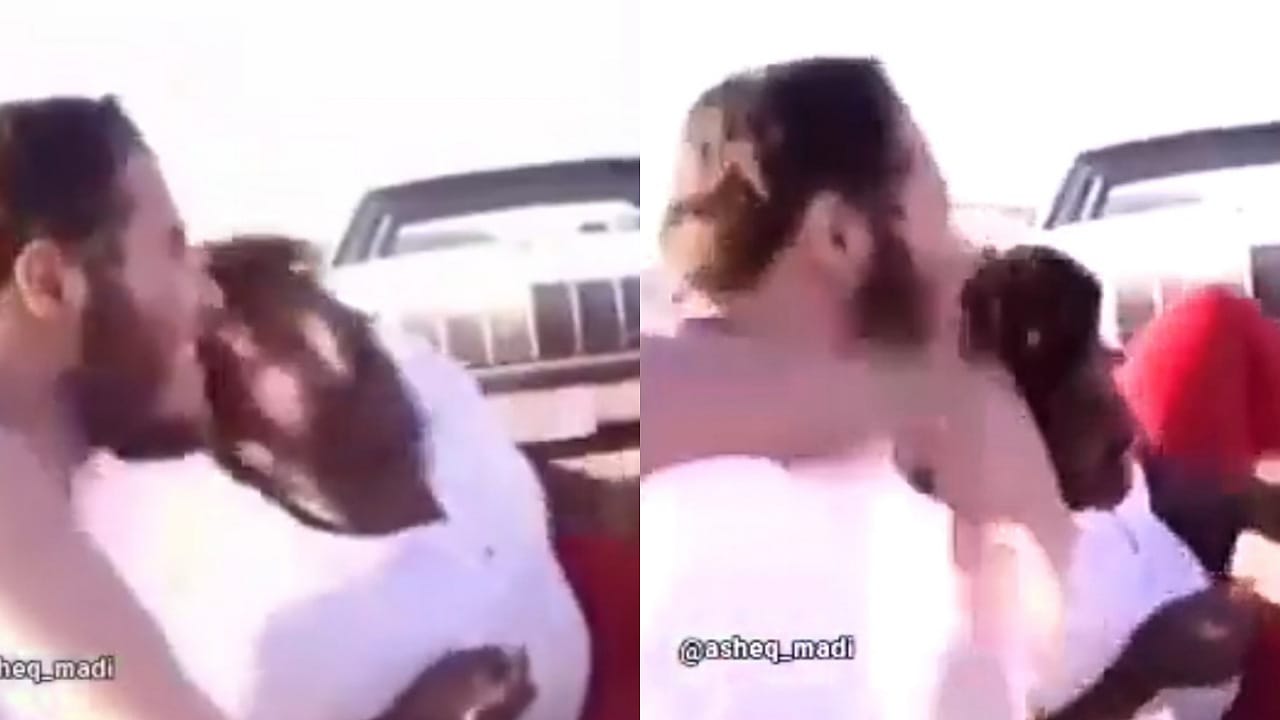 مشهد من الزمن الجميل: شباب في الرياض يقلدون إعلانات الثمانينات .. فيديو