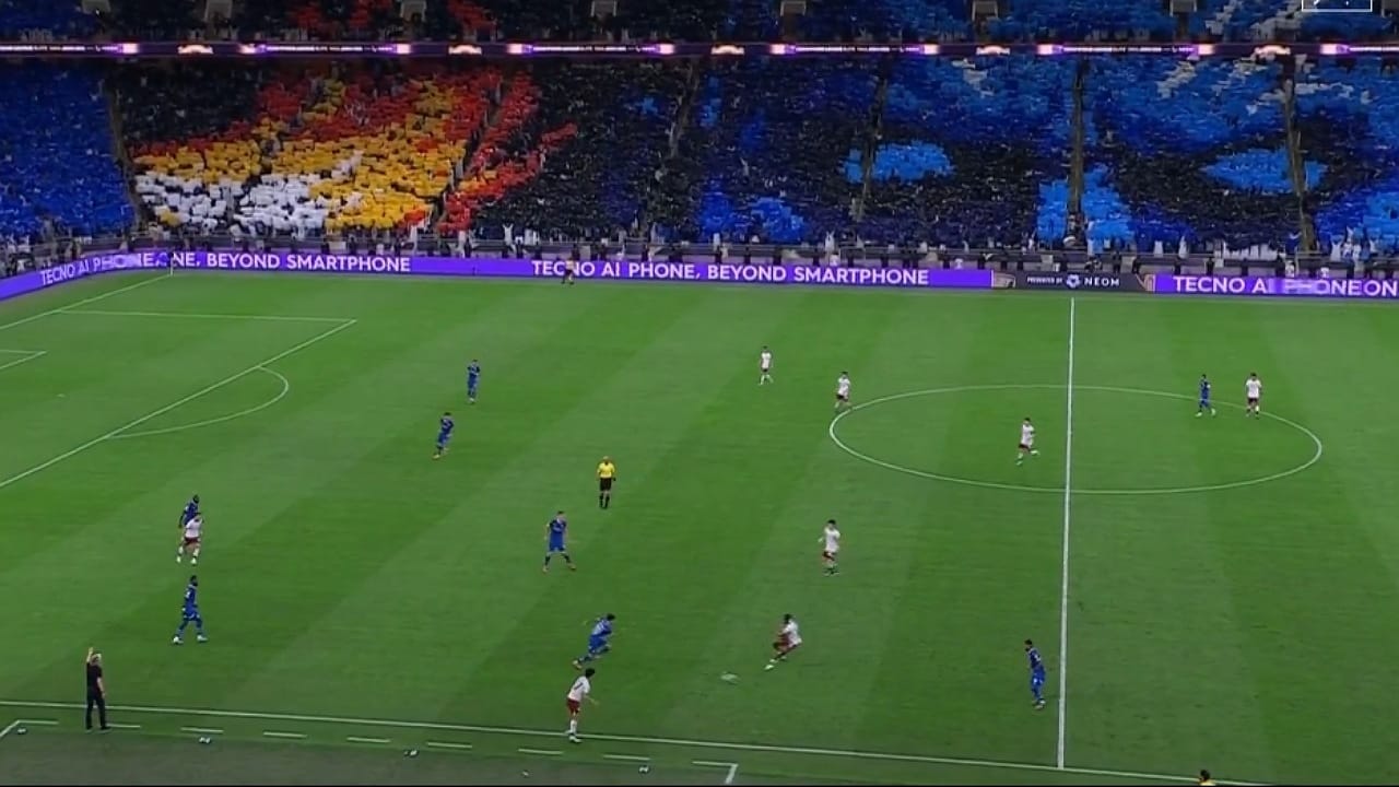 تيفو الهلال يخطف الأنظار في ملعب الإنماء .. فيديو